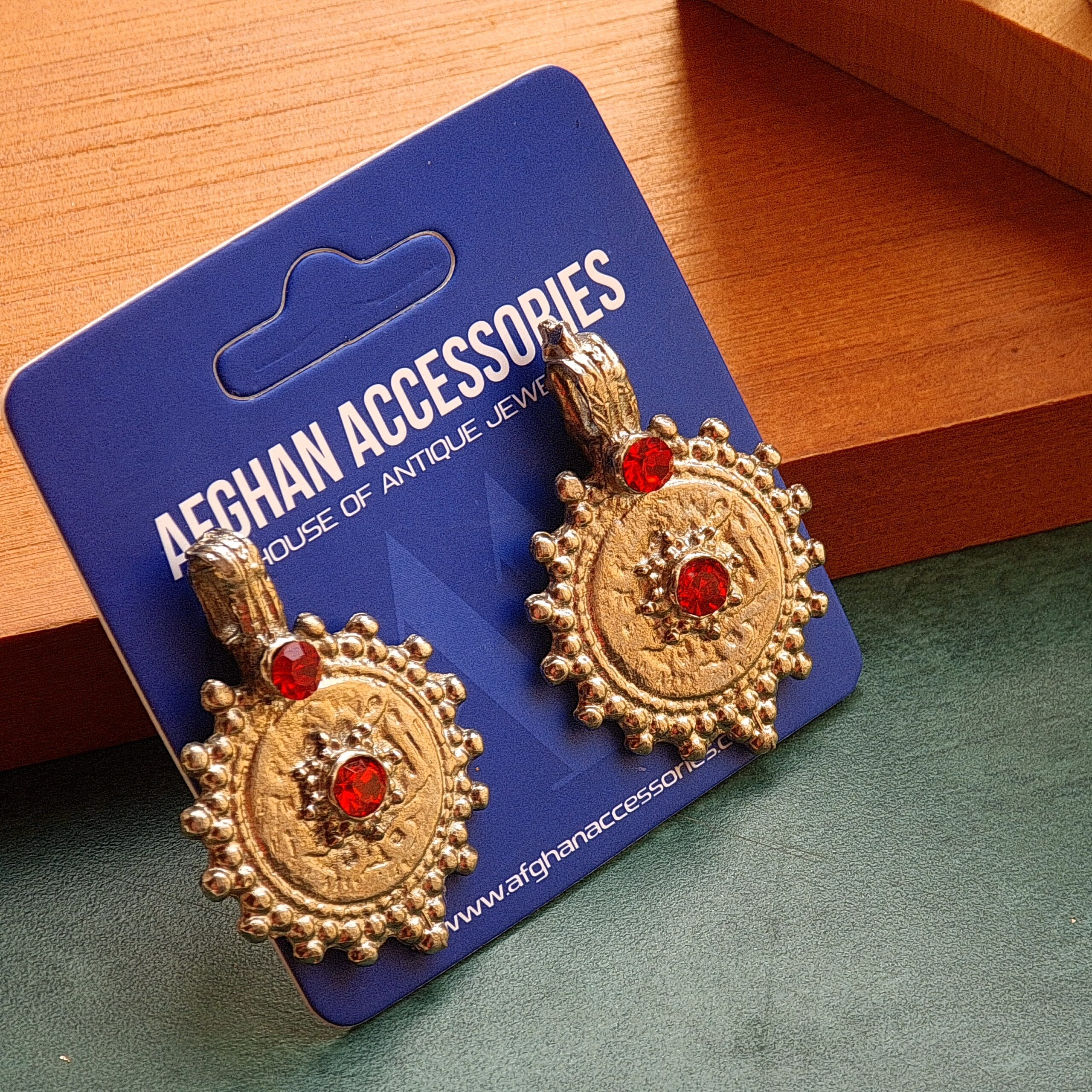 20260610_181245 Vintage Coin Studs with Classic Traditional Coin Design